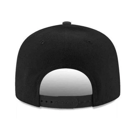 Las Vegas Raiders New Era NFL Black On Black 9FIFTY Pre-Curved Snapback Hat