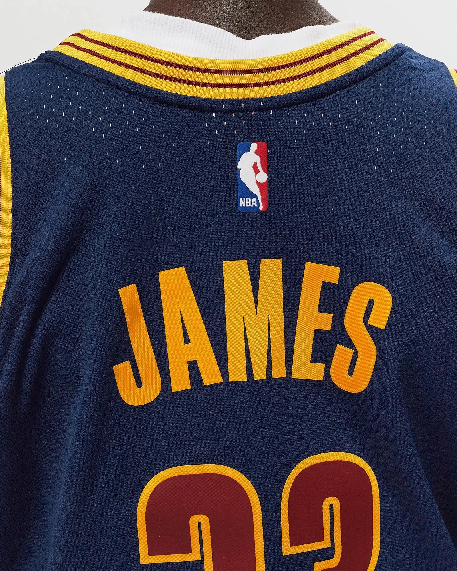 LeBron James Cleveland Cavaliers Mitchell & Ness NBA 15-16 Alt Swingman Jersey - Navy