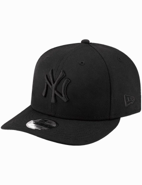 New York Yankees New Era MLB Black On Black 9FIFTY Pre-Curved Snapback Hat