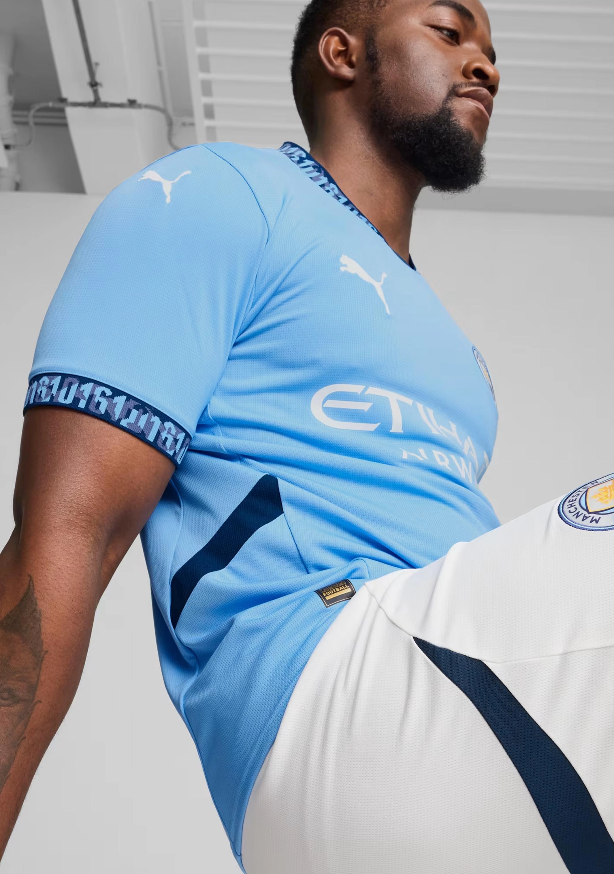 Puma Mens Manchester City 24/25 Home Jersey with FREE Manchester City Scarf