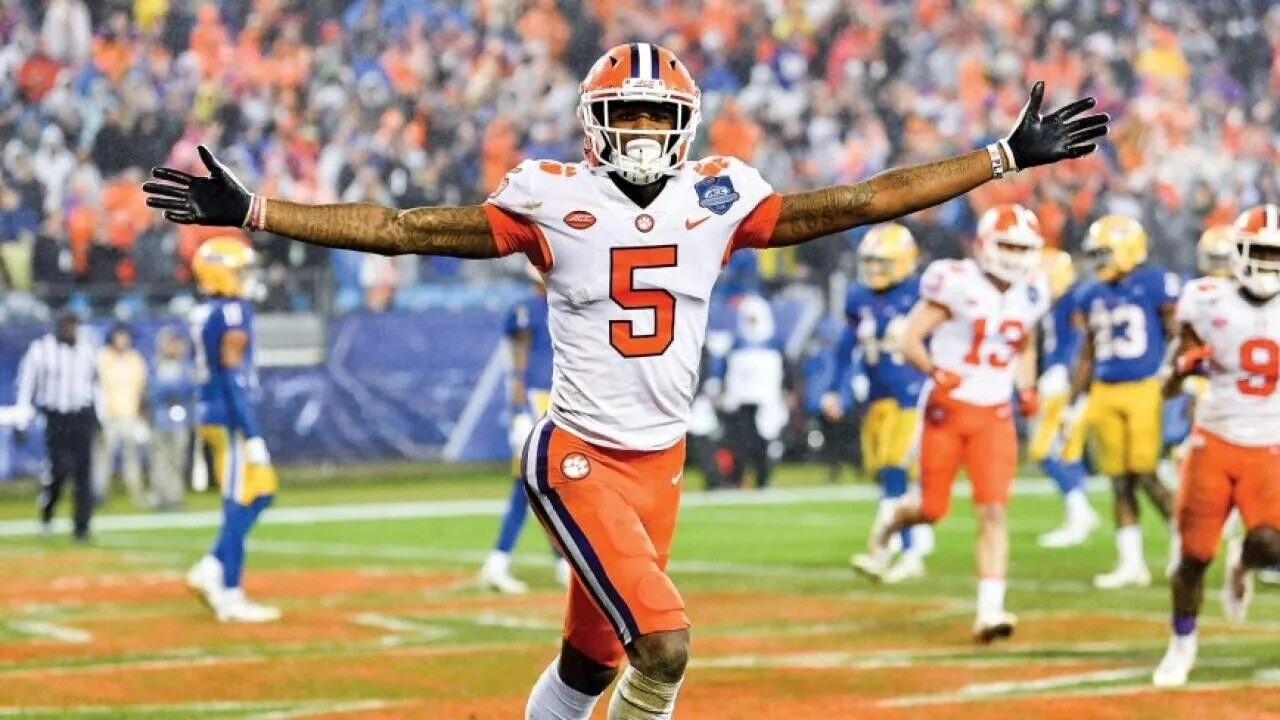 Tee Higgins Signed Clemson Tigers Jersey (JSA COA) 2020 Draft Pk / Wide Receiver