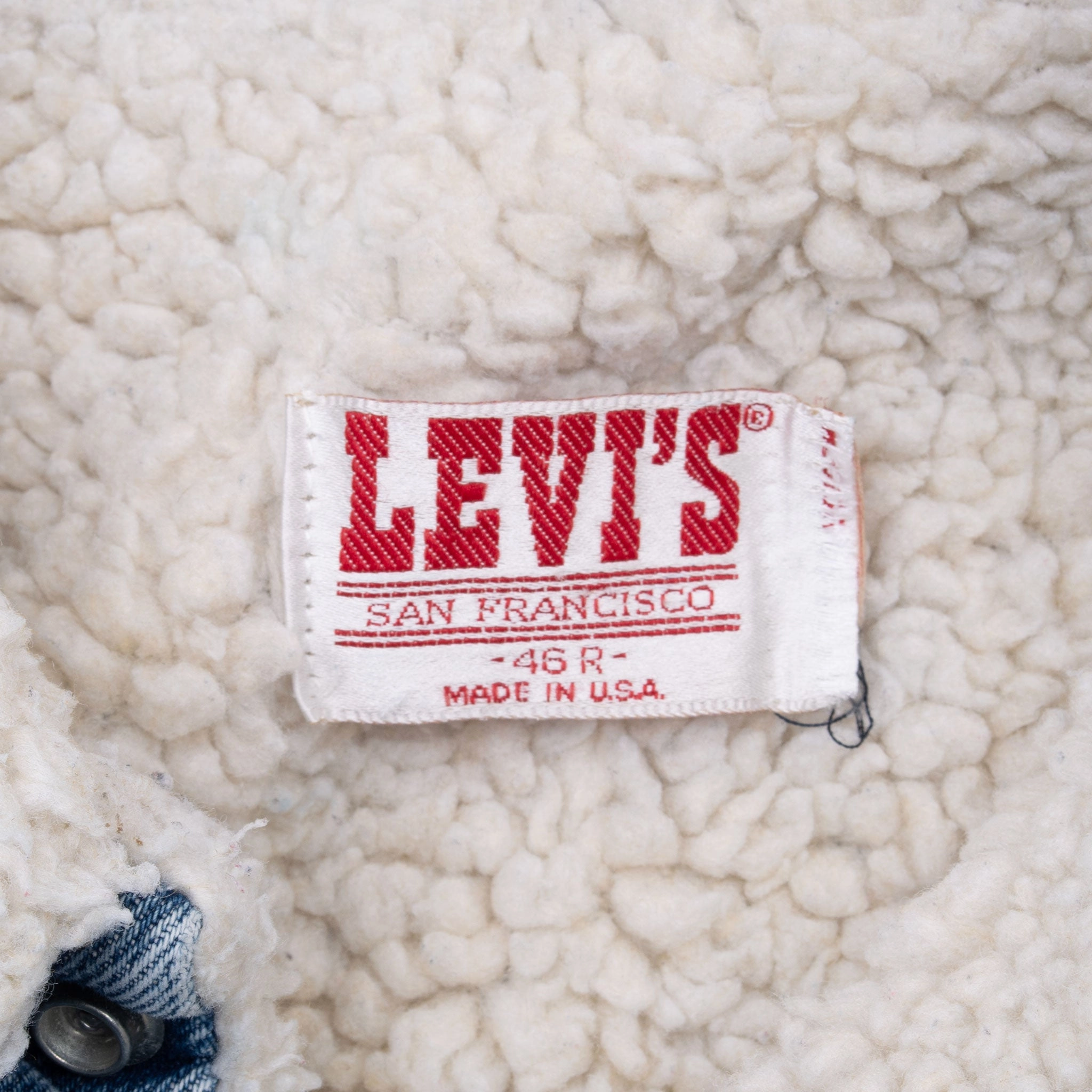 VINTAGE LEVIS SHERPA TRUCKER BLUE DENIM JACKET 1980S SIZE 46R MADE IN USA