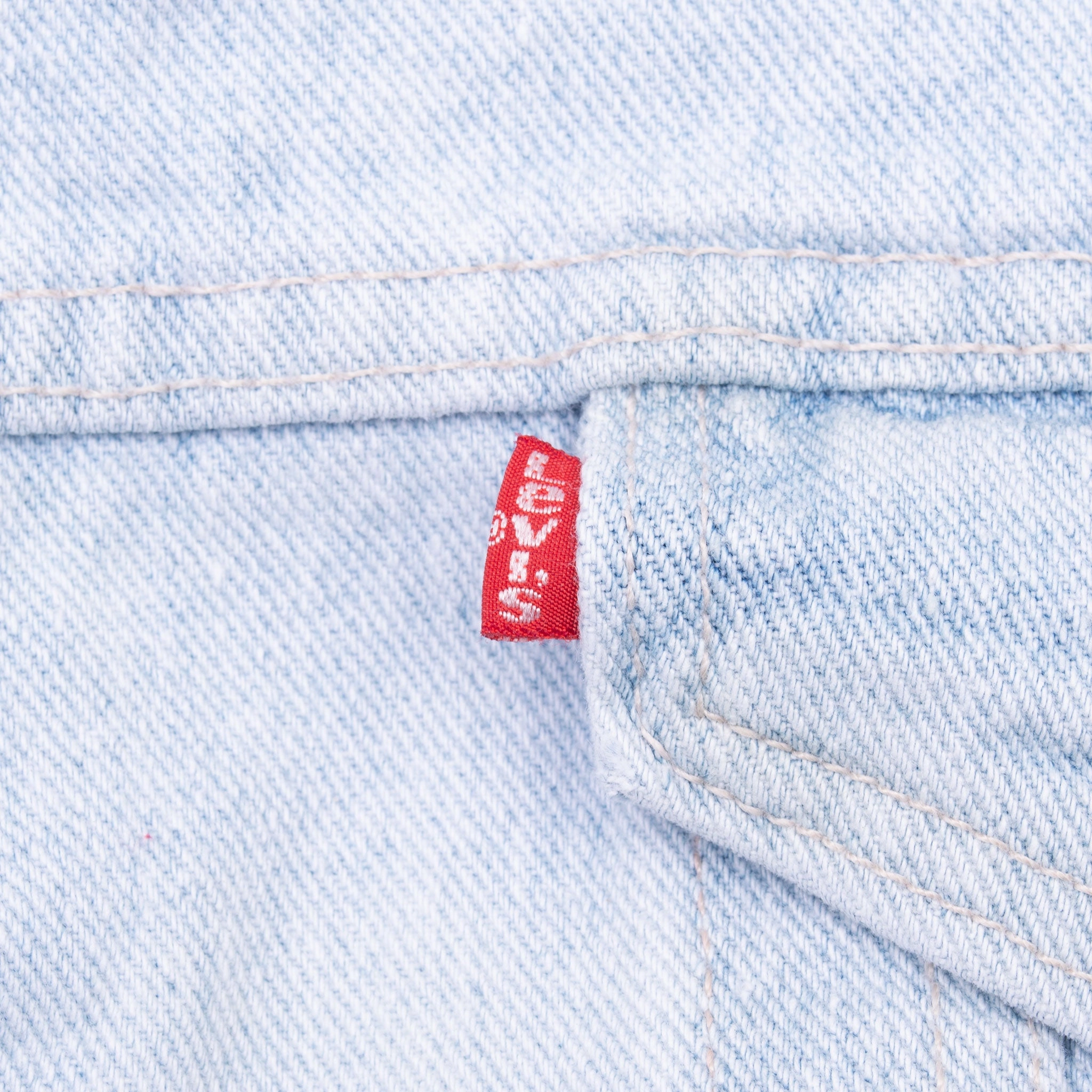 VINTAGE LEVIS SHERPA TRUCKER BLUE LIGHT WASH DENIM JACKET 1980S LARGE MADE USA